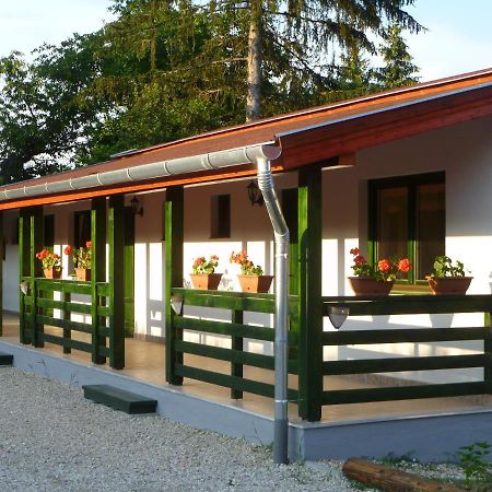 Kisrejtek Apartmanhaz Lispeszentadorjan Экстерьер фото
