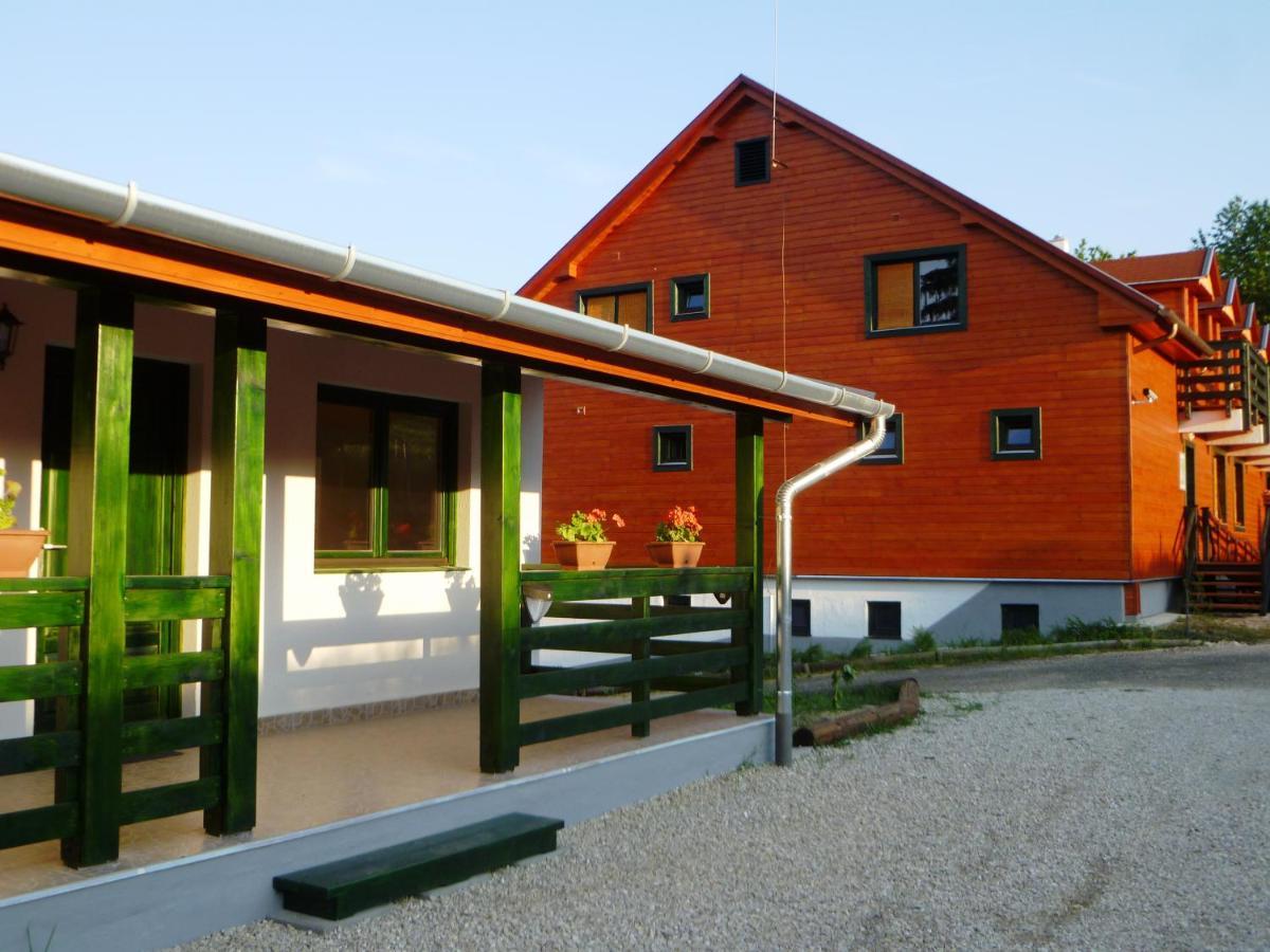 Kisrejtek Apartmanhaz Lispeszentadorjan Экстерьер фото