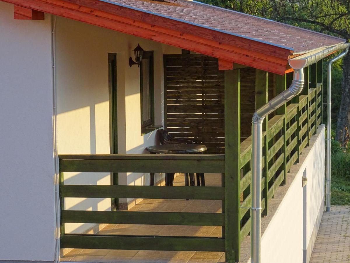 Kisrejtek Apartmanhaz Lispeszentadorjan Экстерьер фото