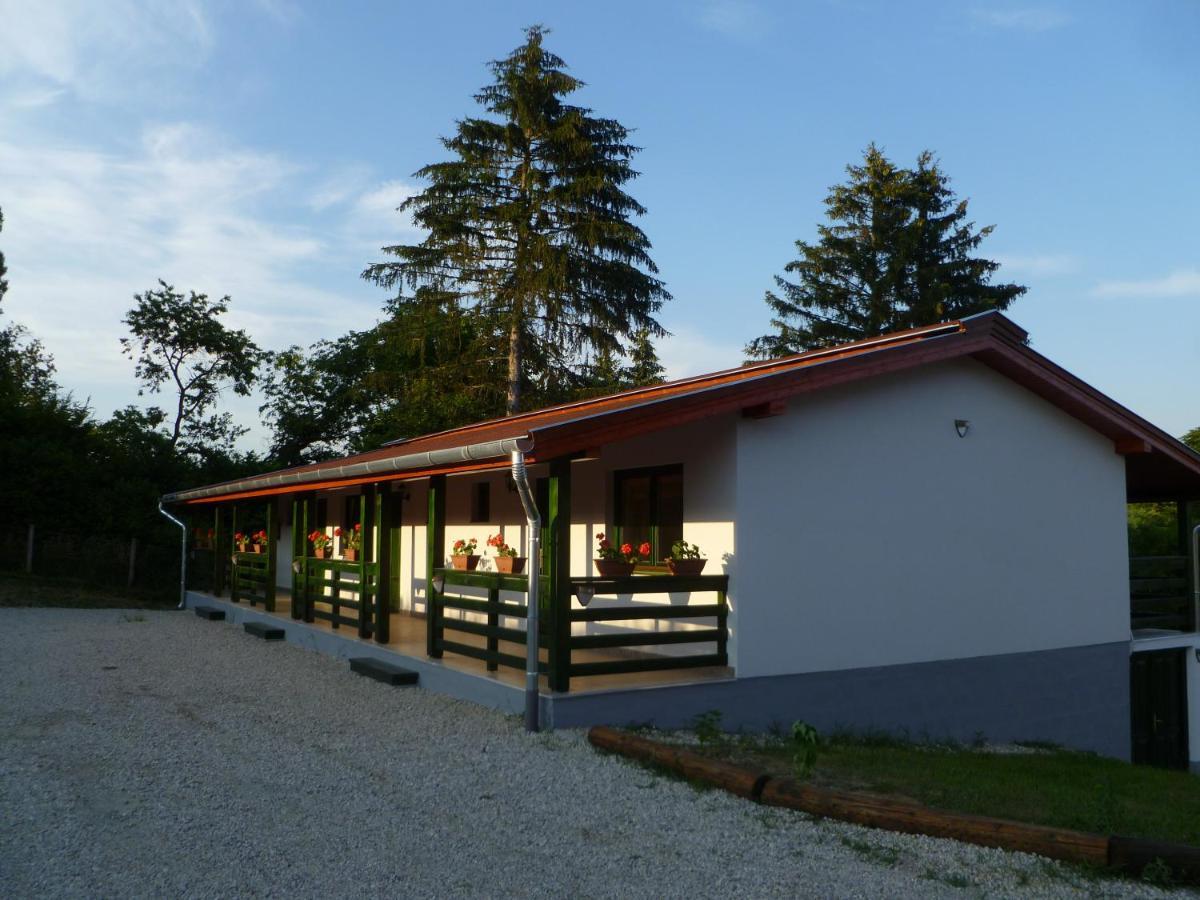 Kisrejtek Apartmanhaz Lispeszentadorjan Экстерьер фото