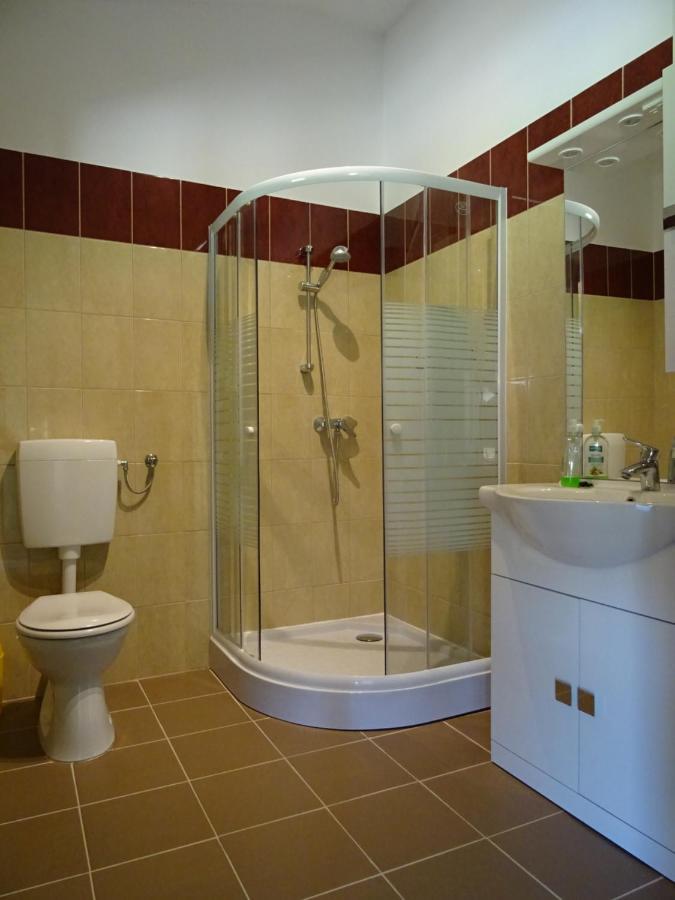 Kisrejtek Apartmanhaz Lispeszentadorjan Экстерьер фото