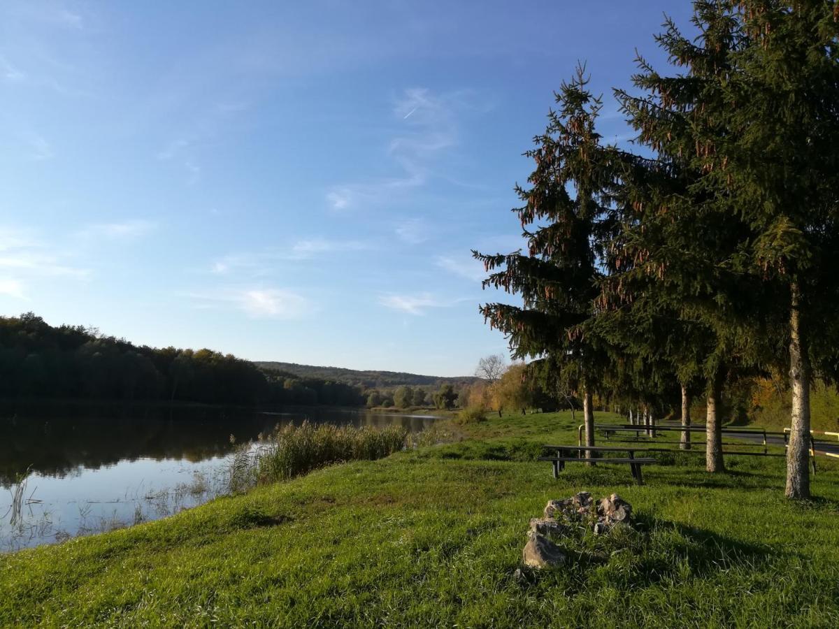 Kisrejtek Apartmanhaz Lispeszentadorjan Экстерьер фото